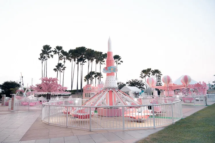 全台首座的《卡娜赫拉的小動物》主題樂園，即日起在高雄統一時代百貨前廣場登場。業者提供
