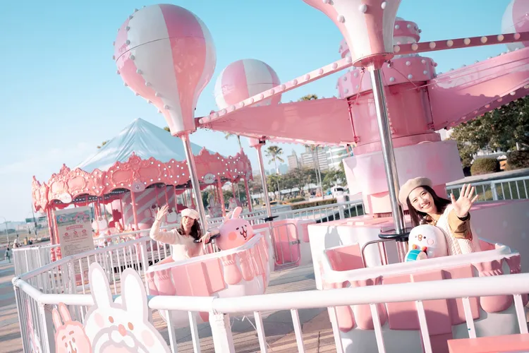 全台首座的《卡娜赫拉的小動物》主題樂園，即日起在高雄統一時代百貨前廣場登場。業者提供