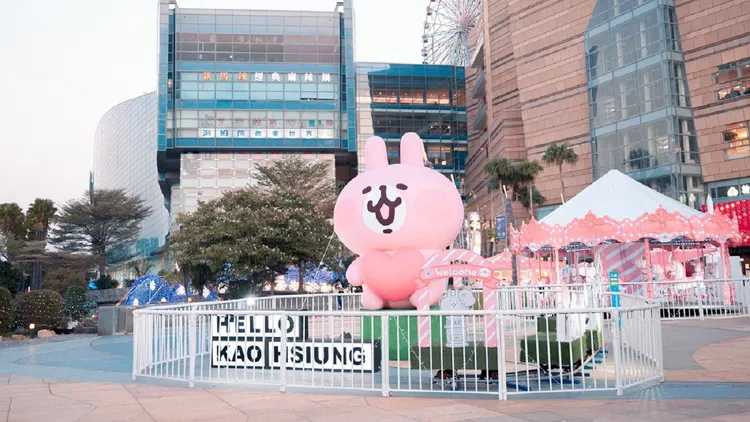 全台首座的《卡娜赫拉的小動物》主題樂園，即日起在高雄統一時代百貨前廣場登場。業者提供