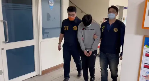 有貓膩!桃園男網購大量模型槍零組件 警查獲兵工廠意外發現「刑警背心」