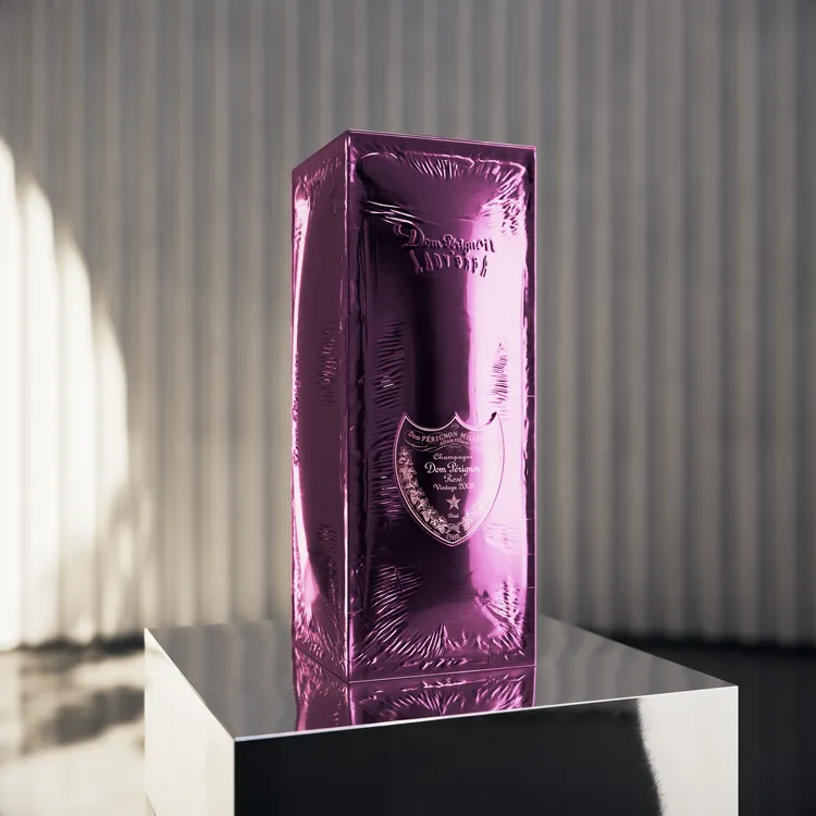 香檳王Lady Gaga 2008年份粉紅香檳限量瓶，售價1萬5000元。業者提供