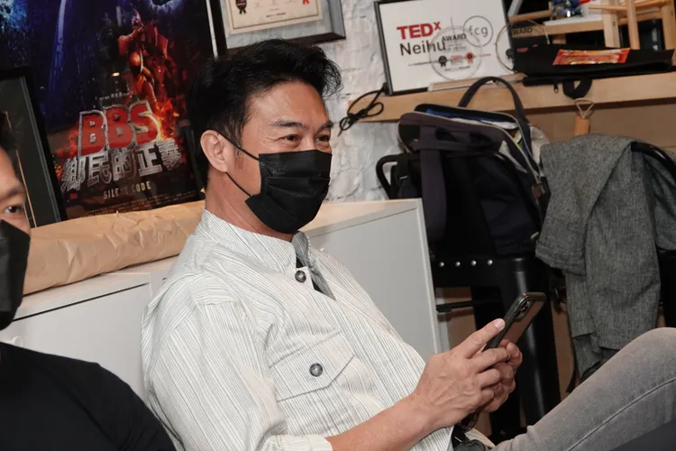 洪慧芳老公鄭各評也是藝人，此次洪慧芳來台參加金馬獎鄭各評一路愛相隨。陳德興攝