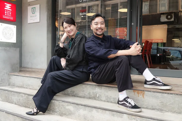 洪慧芳（左）感謝導演何書銘找她演出女主角，實現她多年夢想。陳德興攝