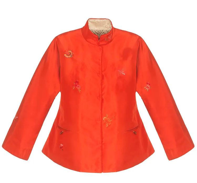 霧面絲緞鋪棉中式立領外套童裝款,3萬9800元。品牌提供