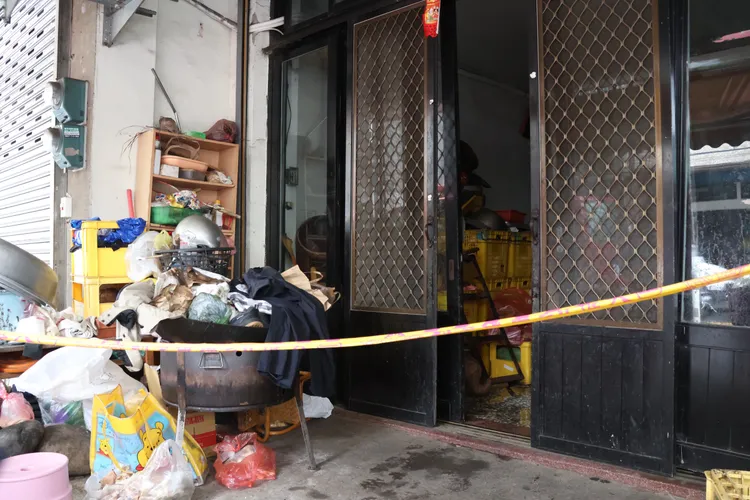 發生火災釀成3姐弟死亡的透天厝圍起封鎖線。張喆喜攝