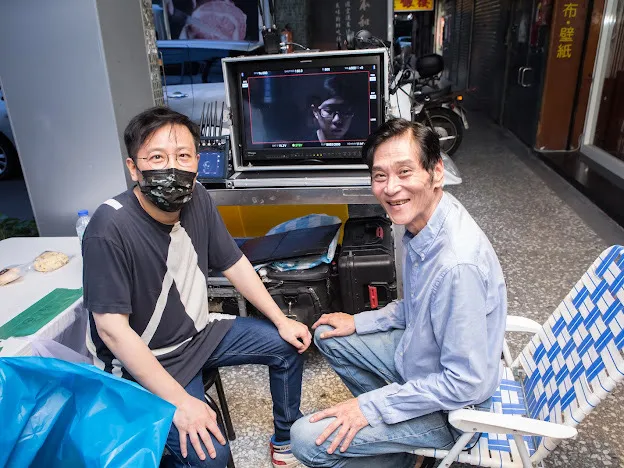 導演姜寧（左）見到前輩喜翔立刻發出拍攝邀約。禾力文創提供