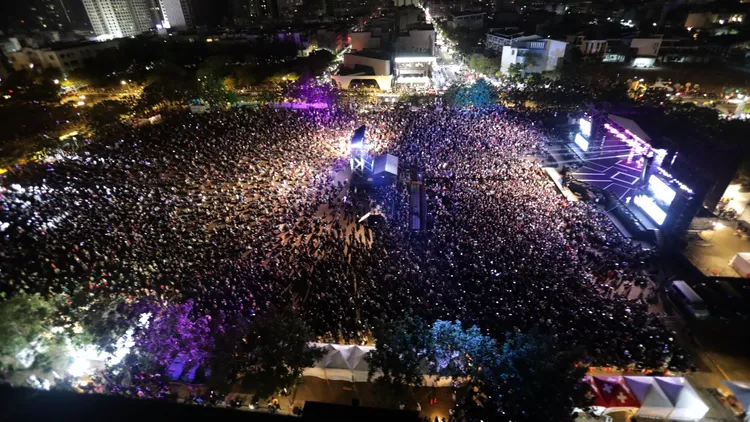晚間11時許湧入15萬人準備跨年。市府提供