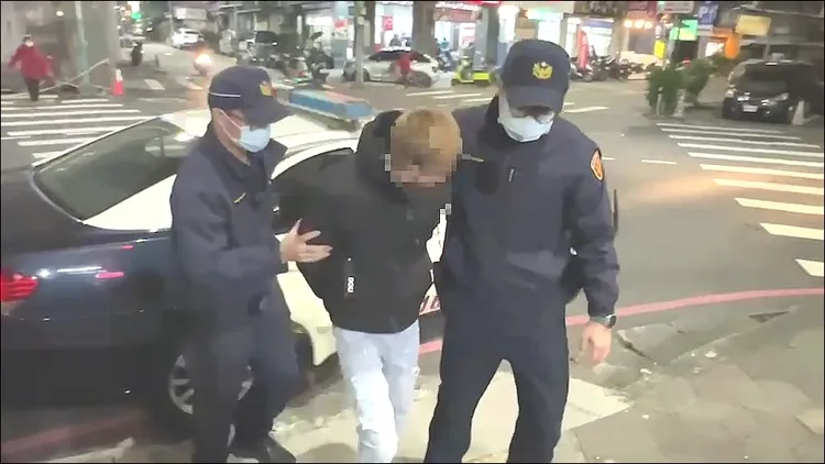 警方依違反槍砲彈藥刀械管制條例及槍砲通緝，將林男移送新北地檢署偵辦。