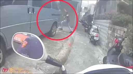 新北通緝男揹槍趴趴走 遇警大玩「躲貓貓」仍被逮