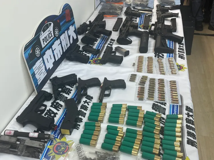 警方查獲大批槍彈。周庭慶攝