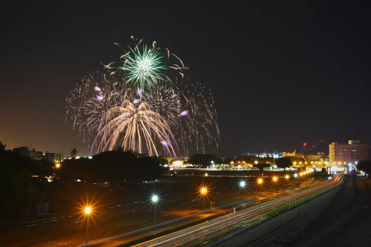 元旦夜12點、「高流幸福式演唱會」結束後，將於高雄港第一港口3號到 10 號碼頭外側施放223秒「大港花火」。高市府提供