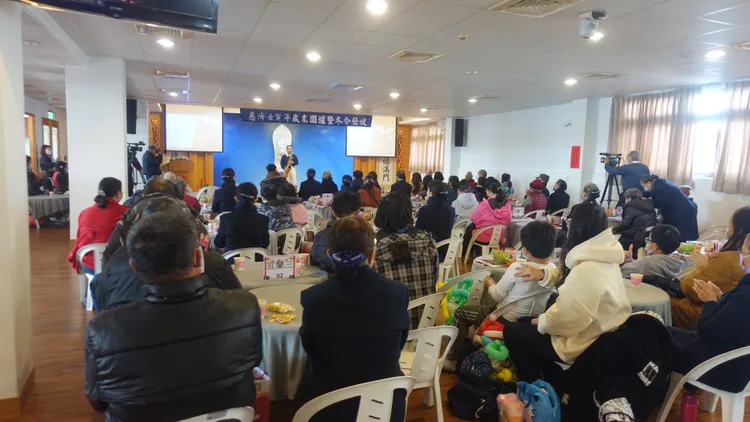 慈濟在宜蘭縣舉辦冬令發放。慈濟提供
