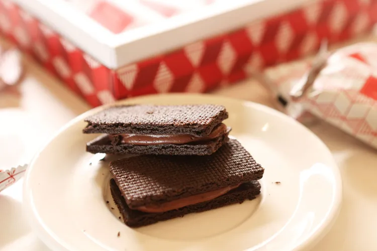 大人系點心「莎布蕾巧克力夾心」10入售價450元。翁玉信攝