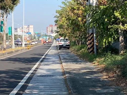 獨家｜ 選舉過後又被拍到！警車停省道抓違規　網友沸騰：選完開始算帳