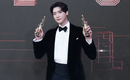 學宋仲基認愛?李鍾碩奪大獎告白「很喜歡那個人」 公司解謎對方身分