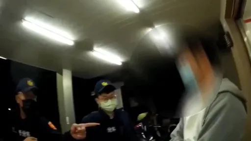 宿舍抽菸遭阻爆口角　警到場驚見「這支」男大生慘了