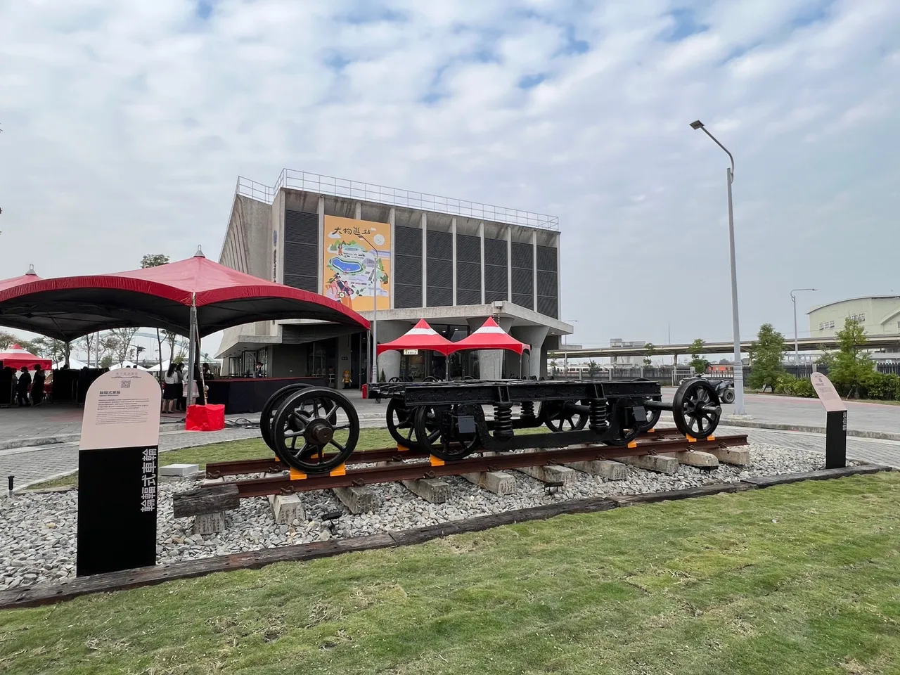 潮州鐵道園區開幕後,一個月優惠免費入園參觀。台鐵提供