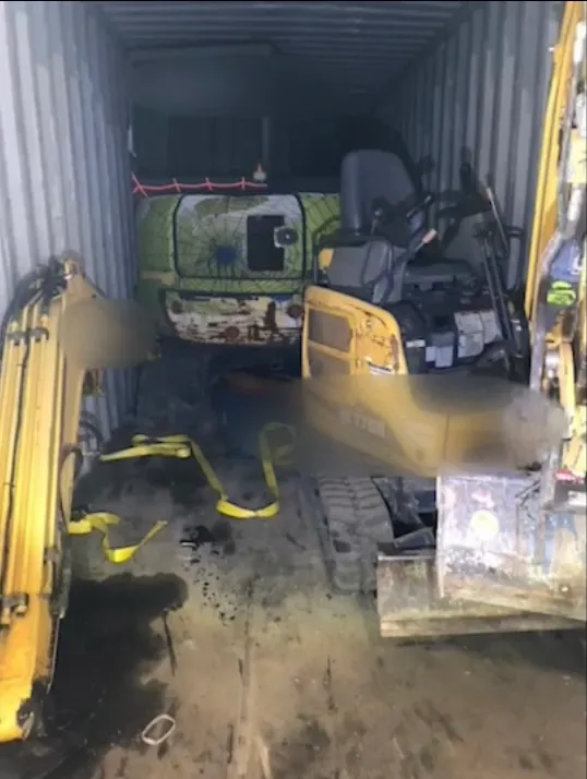 走私用的怪手。翻攝畫面