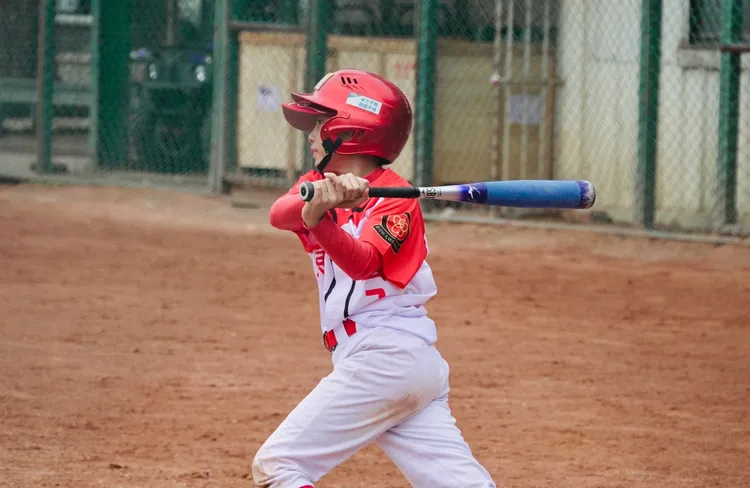 北市東園林晉擇在冠軍戰轟出2分砲。  學生棒球聯盟提供