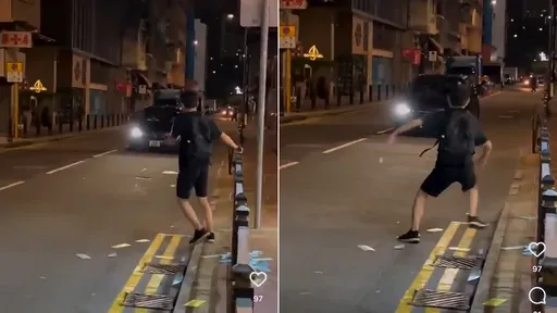 影片｜屁孩「人肉炸彈」跳進馬路嚇司機　玩命炫耀直呼好好玩