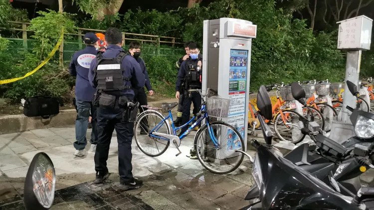 男子所騎乘單車遺留現場。陸運鋒攝