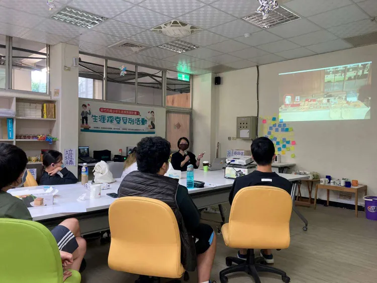 安排創業前置相關討論，包含經驗分享、販售商品討論、商品設計等。市府提供