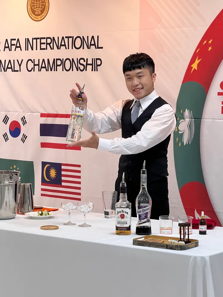 元培餐管系黃柏翔獲傳統調酒金牌。翻攝畫面
