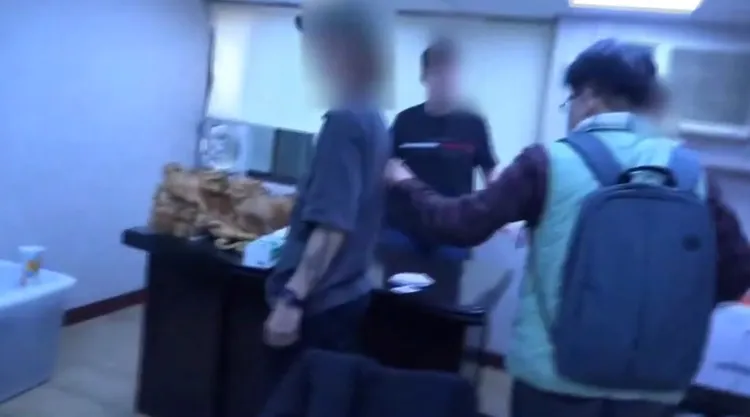 警方攻堅進入嫌犯據點。警方提供