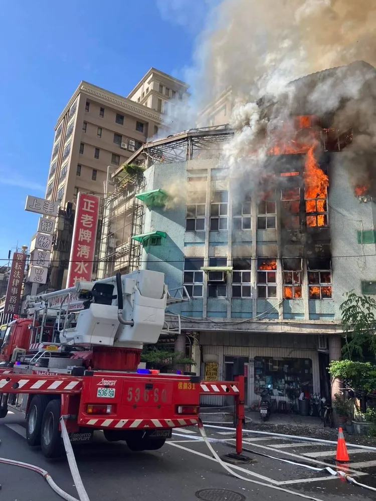 警消初步調查訮判，火警是從2樓引燃、原因係炊事不慎。讀者提供