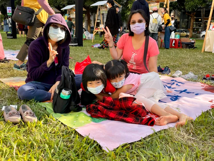 午茶生活節首次移師戶外夏綠地公園草地舉行，吸引家人好友揪團享受野餐趣。參山處提供