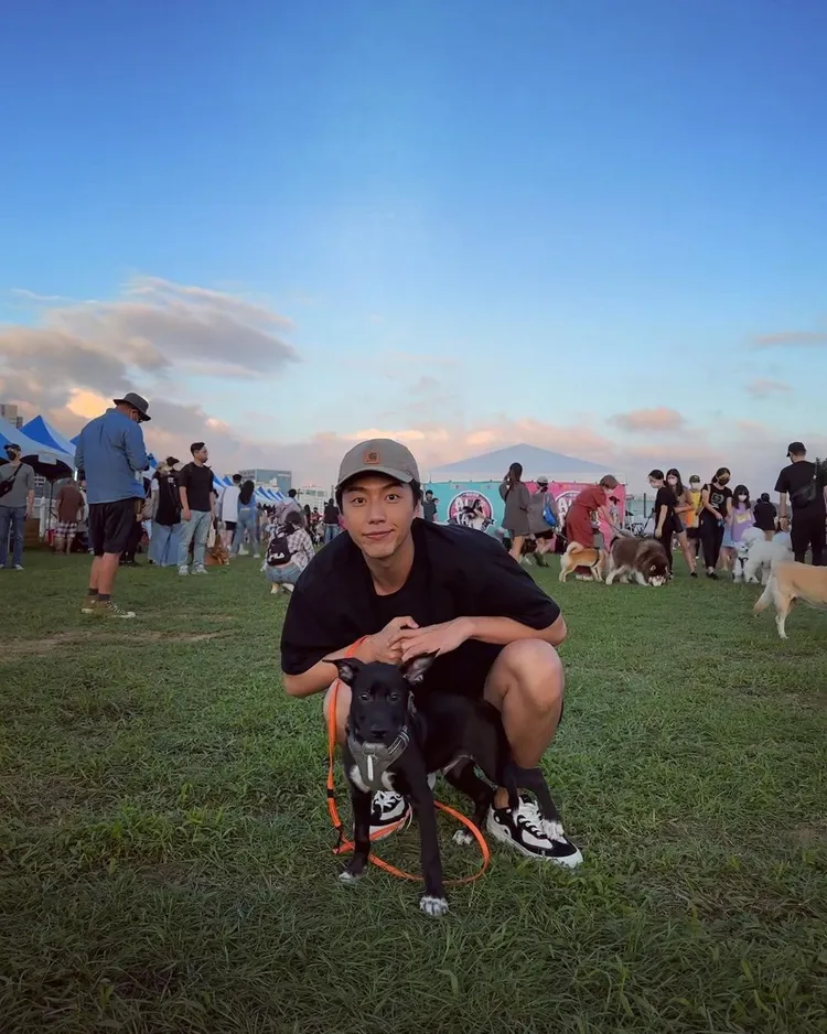 蔡凡熙相當疼愛愛犬Amo。翻攝caiven.c IG