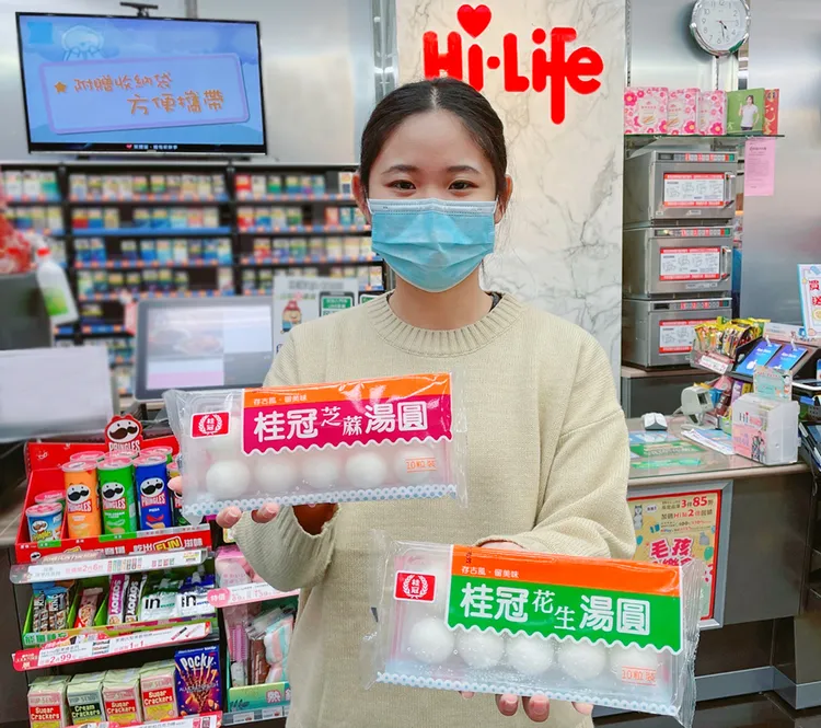 萊爾富桂冠系列芝麻、花生、鮮肉湯圓享任2件8折、3件75折。業者提供