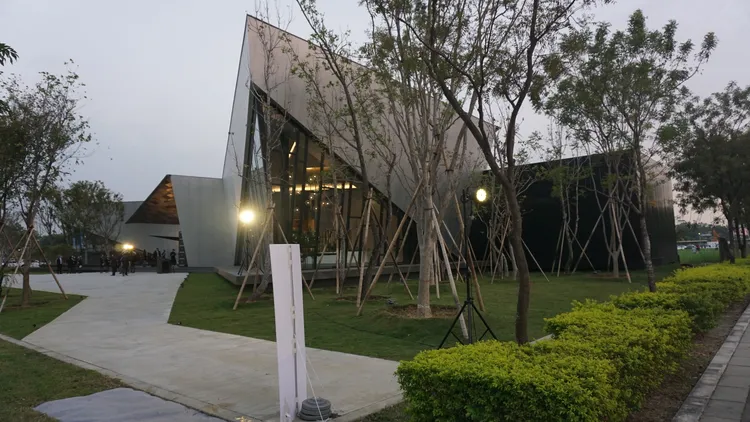 大型建商對於財務壓力相對較小，唯有建商財務出現問題，且建案已成屋滯銷等多項因素，房價才會出現下修。葉家銘攝