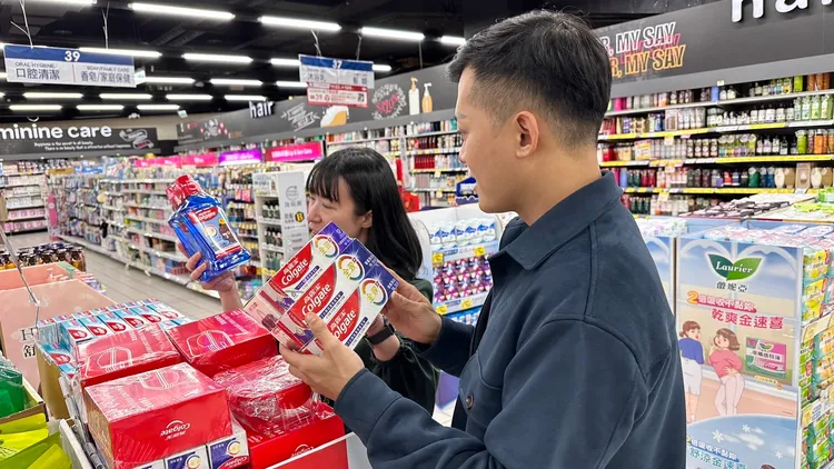家樂福12/1至12/6指定牙膏、漱口水商品買一送一。業者提供