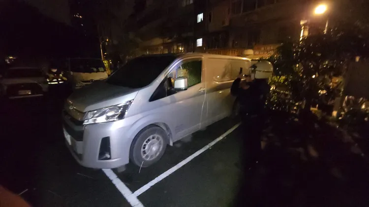 警方在現場拍照採證。黃仲瑜攝