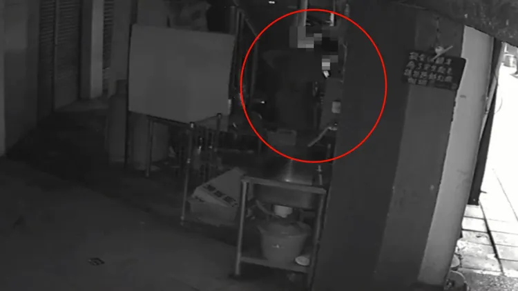 陳男偷走平板和手機，害攤商無法接外送單。讀者提供