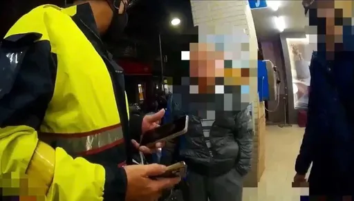 新北8旬翁電話交友大談忘年戀 差點上當!超商1萬3的愛情包裹好貴