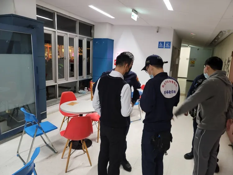 警方前往輔大處理。新莊警分局提供