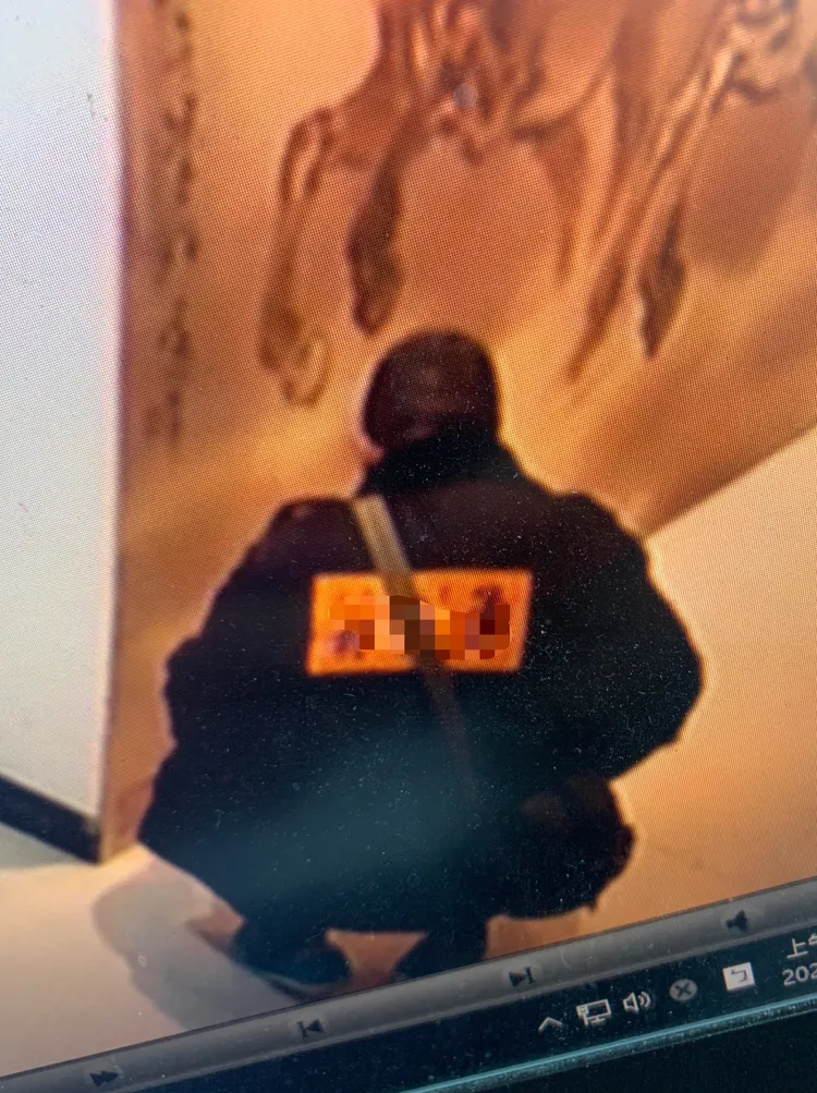 警方調閱監視器發現，是台北市前議員林定勇所為。新莊警分局提供