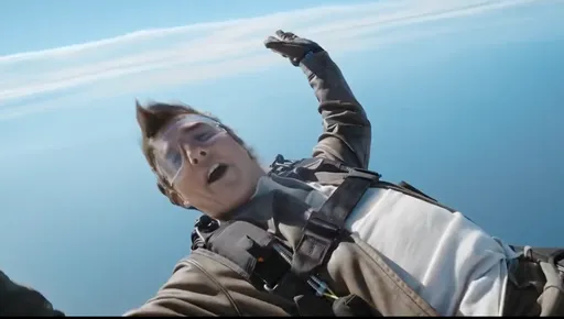 这个祝福太high了！神勇阿汤哥边跳伞边谢粉丝