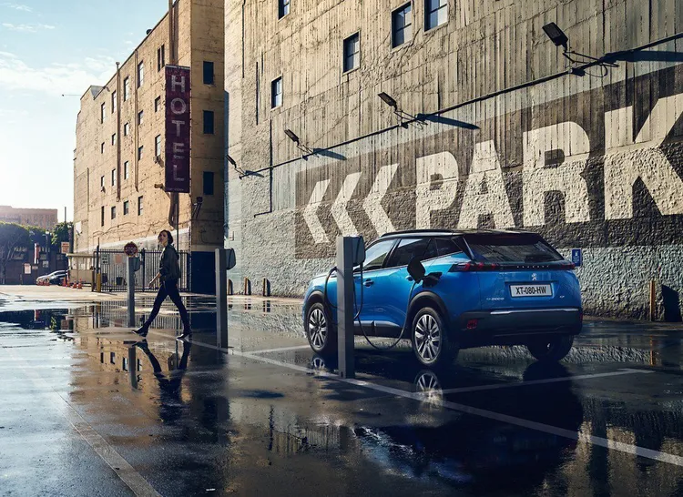 Peugeot品牌漲幅最高的為純電動車e-2008，較過往調漲4萬元。原廠照片