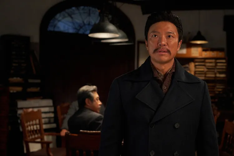 鄭成華飾演「安重根」，從音樂劇演到電影版，減掉14公斤。車庫娛樂提供