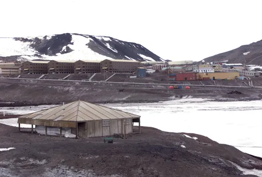 南極洲科研基地男女玩到差點窒息　男子被捕