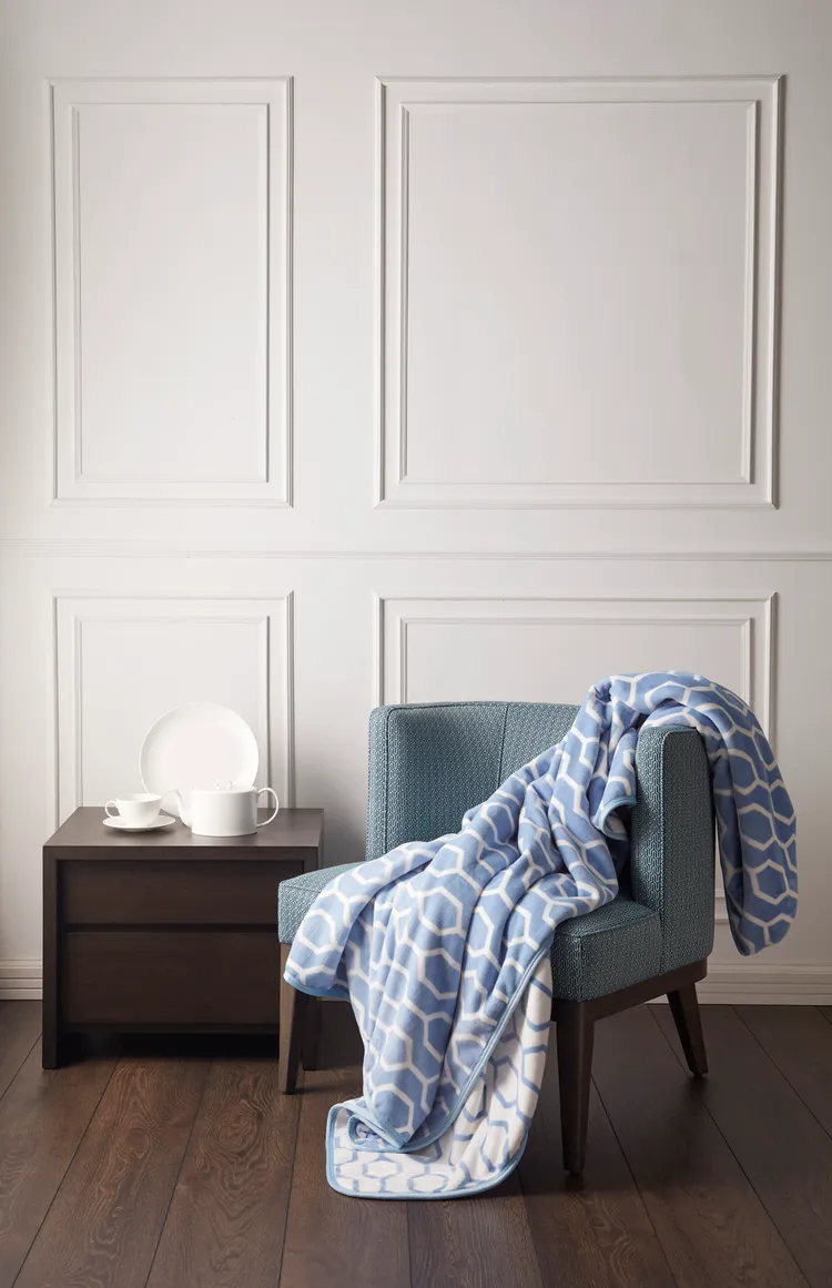 Wedgwood幾何超細纖維印花毯原價9980元，12/21特價599元，相當於0.6折，限量80件。業者提供