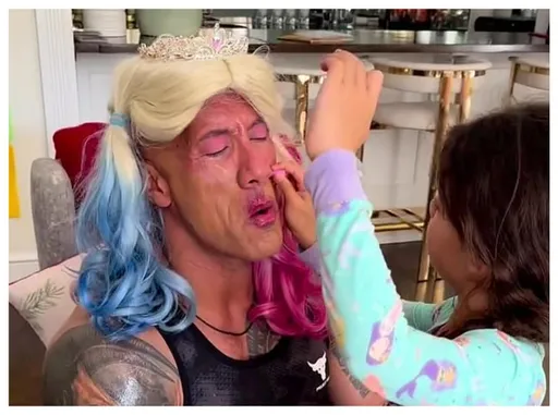 巨石強森《黑亞當》沒戲唱改當金剛芭比 苦笑「我需要小裙子?我也要自尊」