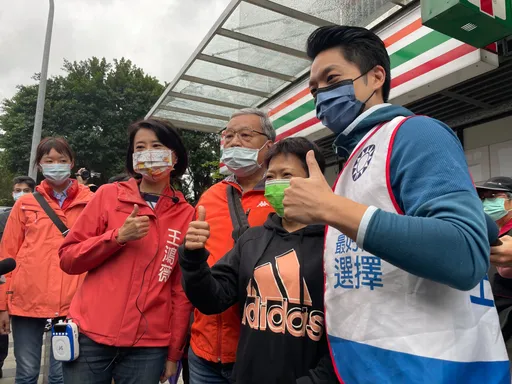 吳怡農稱「願犧牲總統專機」又改口 王鴻薇喊話說清楚