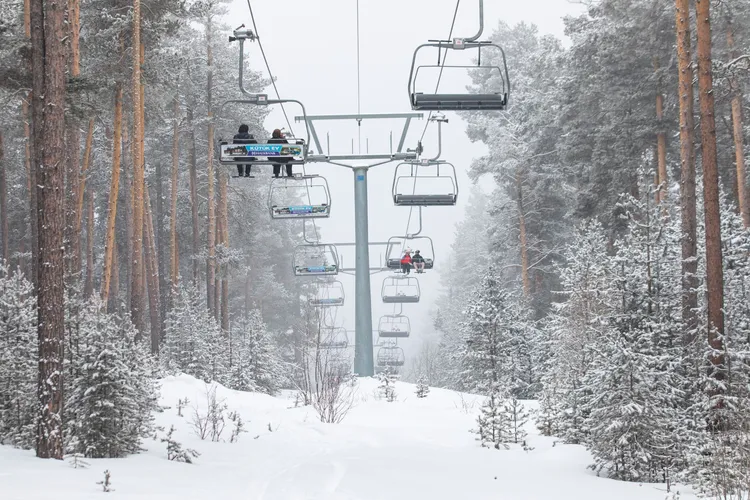 Sarıkamış滑雪中心以其粉晶雪而聞名，擁有世界第三高的滑雪道。土耳其旅遊推廣發展局提供