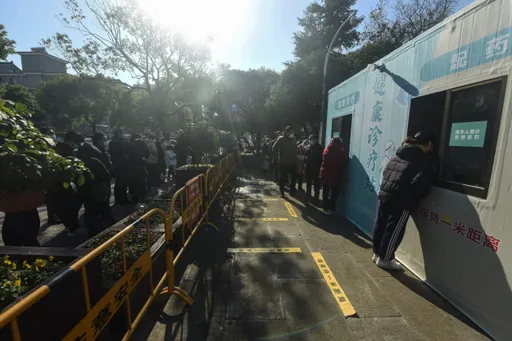 浙江疫情「如井噴」!上周近41萬人湧入發燒門診 蘇州單日急救電話數破紀錄