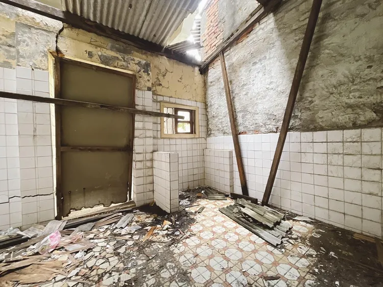 網友說「像極了被炸過 二次世界大戰風」。翻攝臉書大高雄房屋買賣網