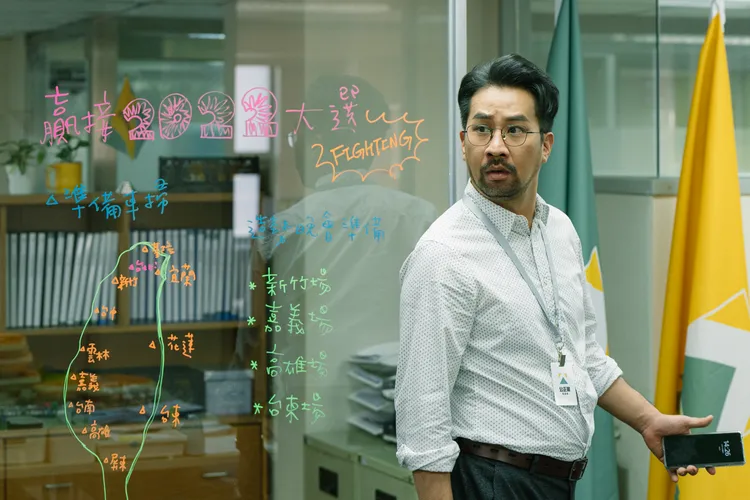 黃健瑋飾演資深幕僚，是領導文宣部前進的動力。大慕影藝、公視提供